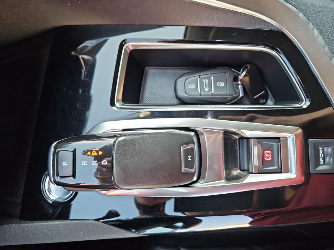 Automobil