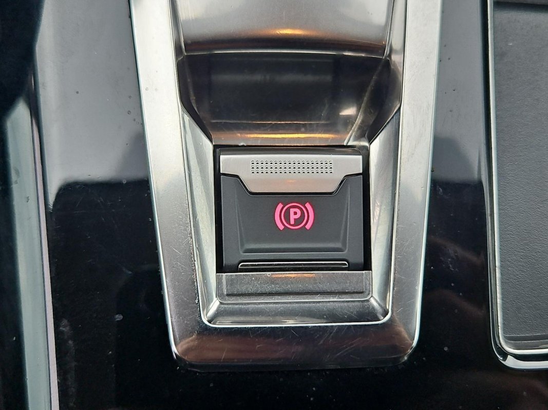 Automobil