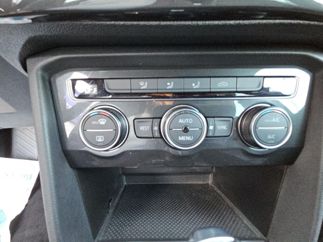 Automobil