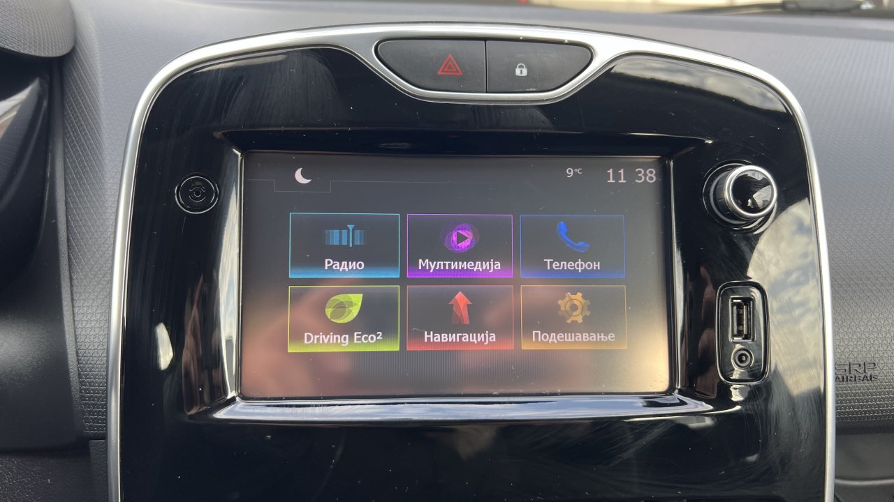 Automobil
