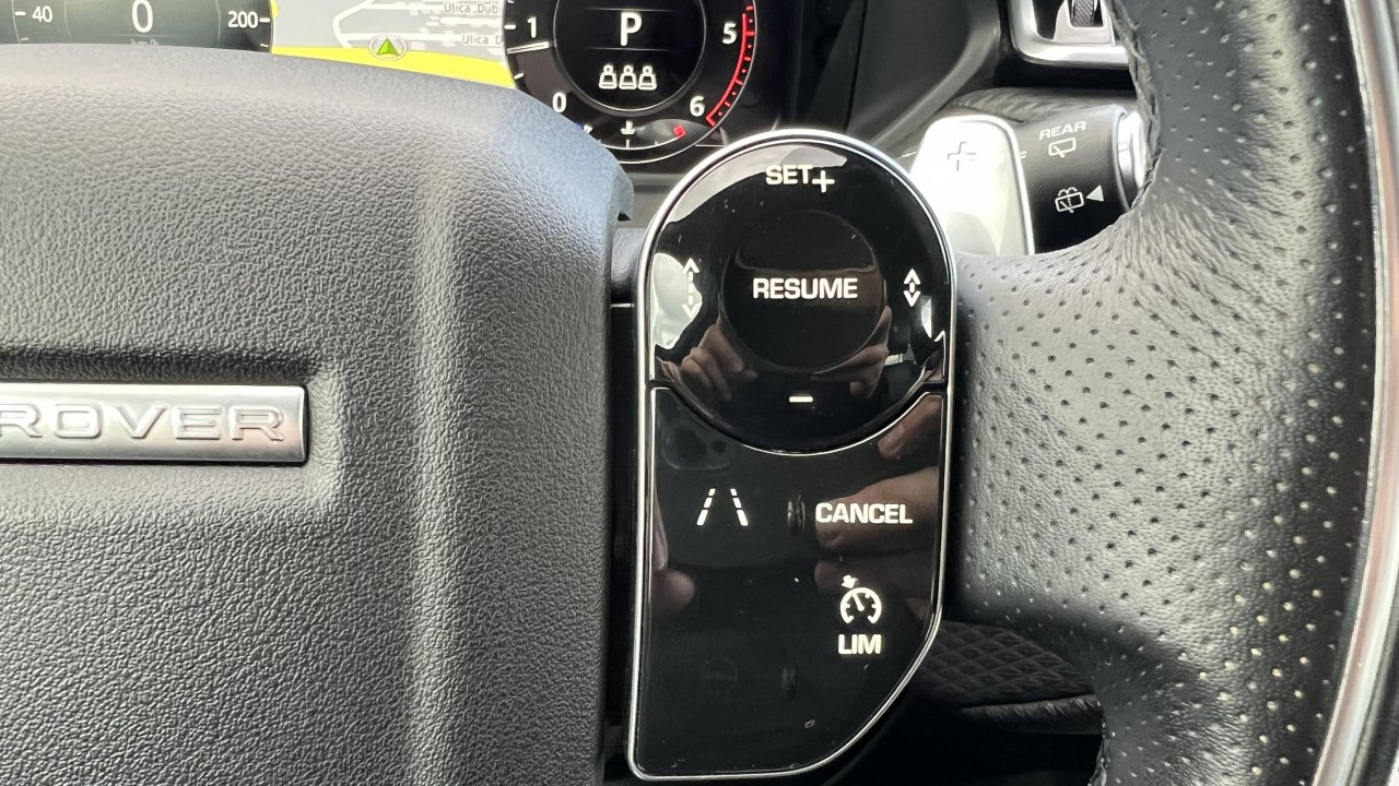 Automobil