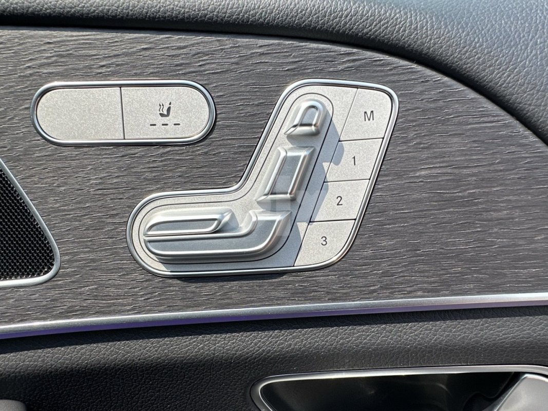 Automobil
