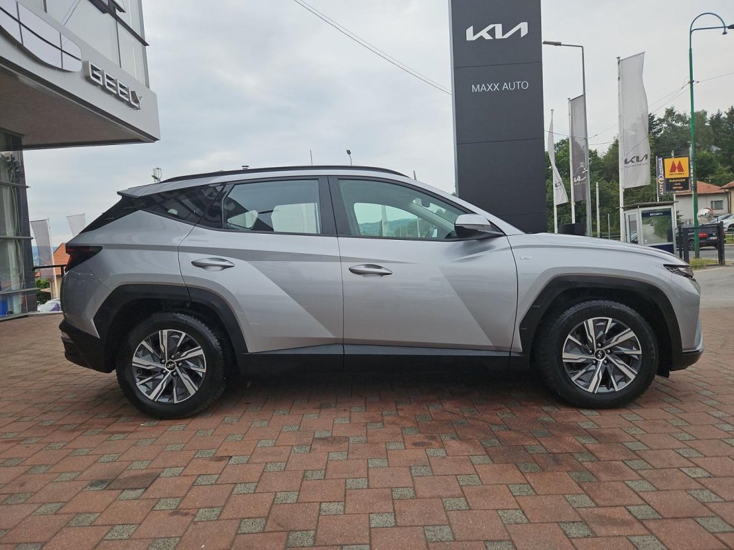 Automobil