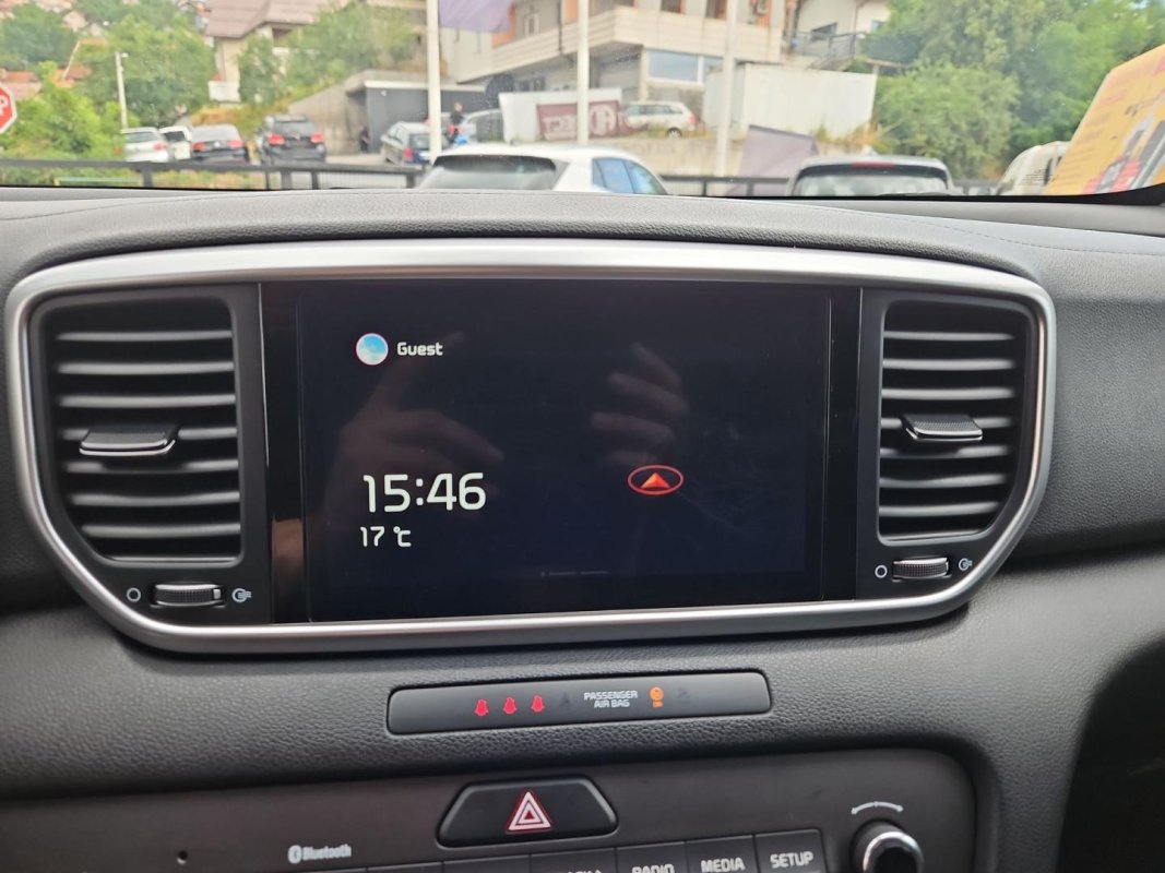 Automobil