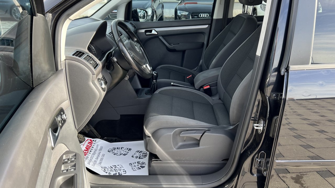 Automobil