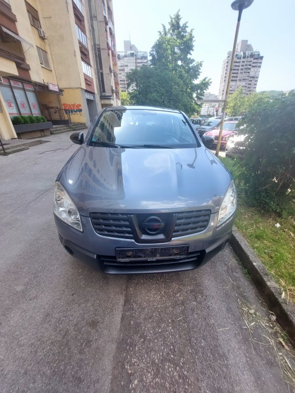 Automobil