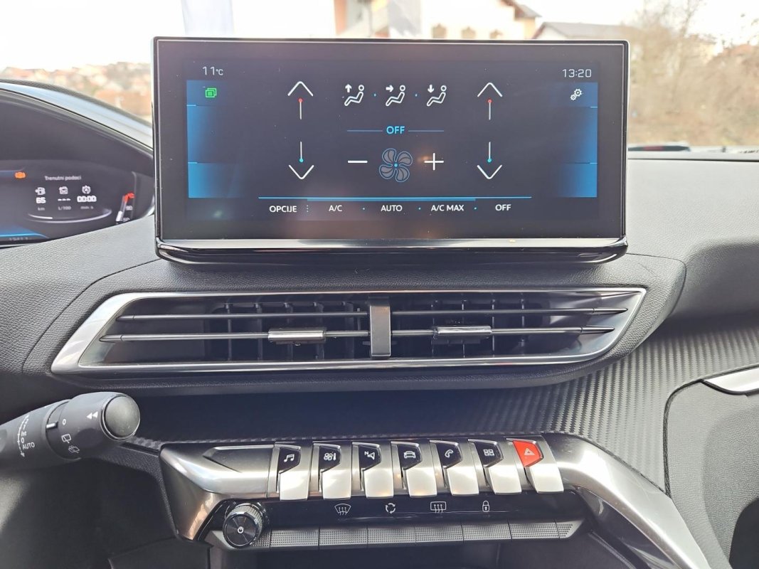 Automobil