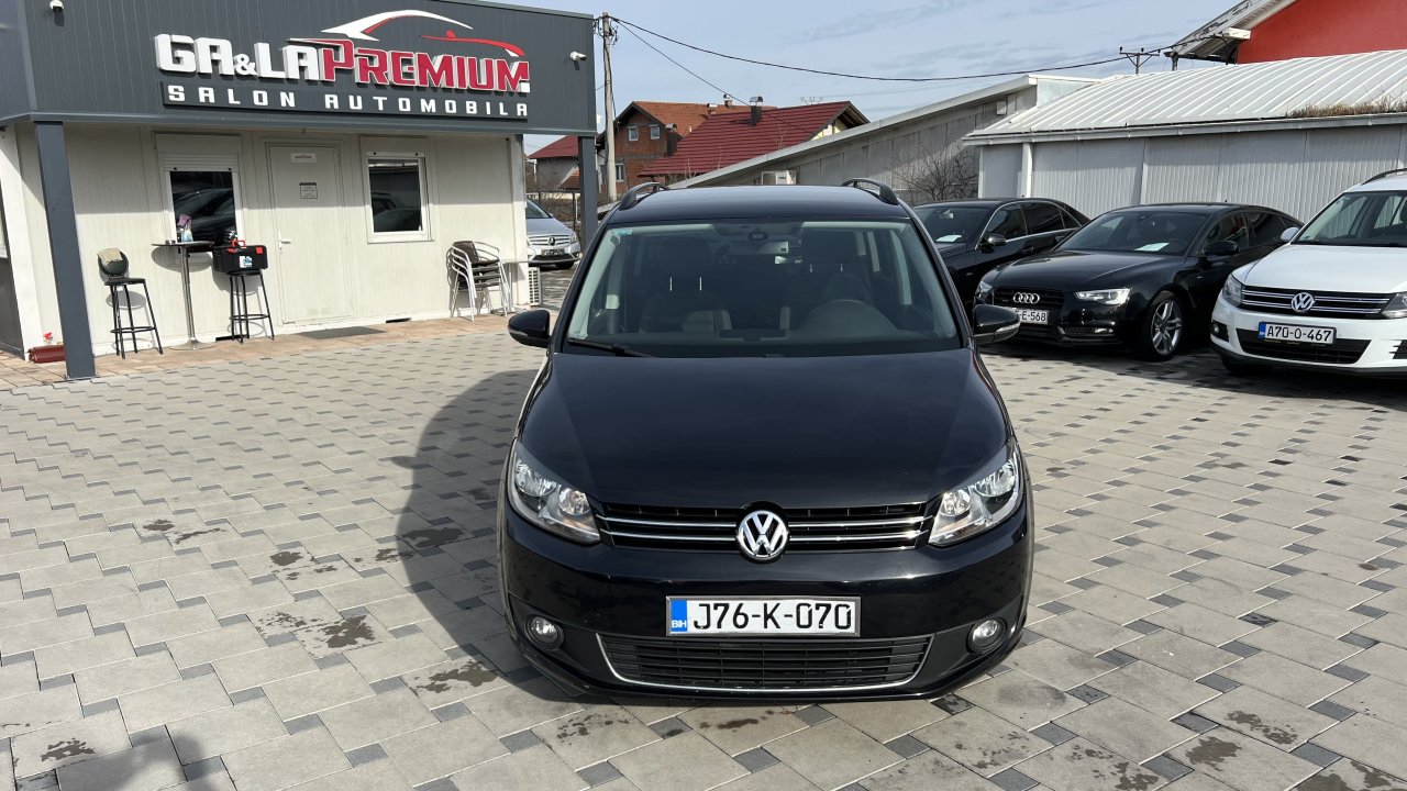 Automobil
