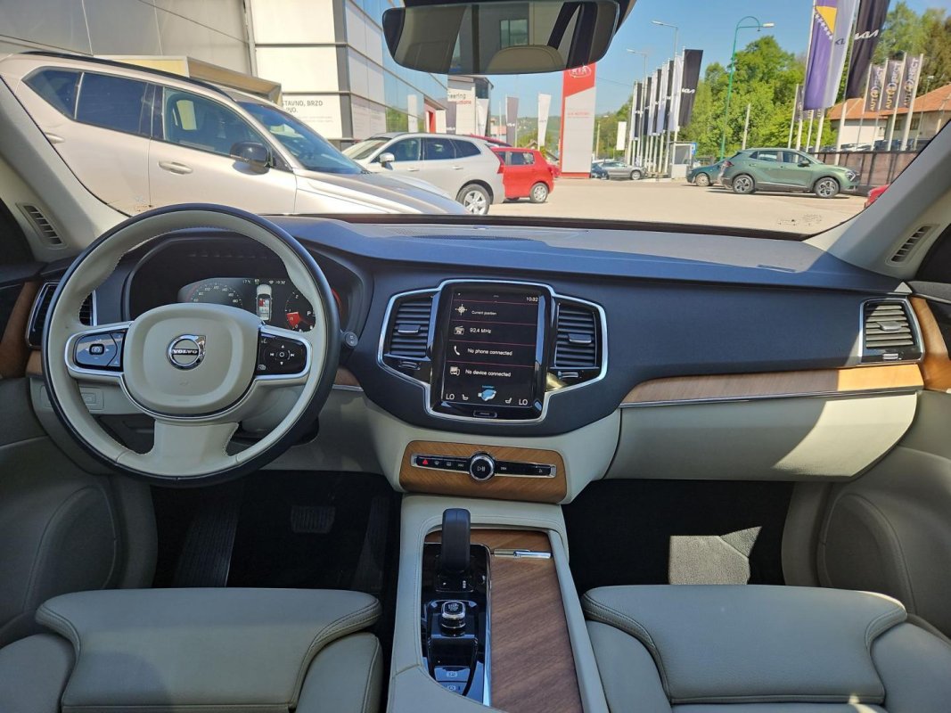 Automobil