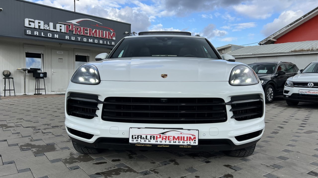 Automobil