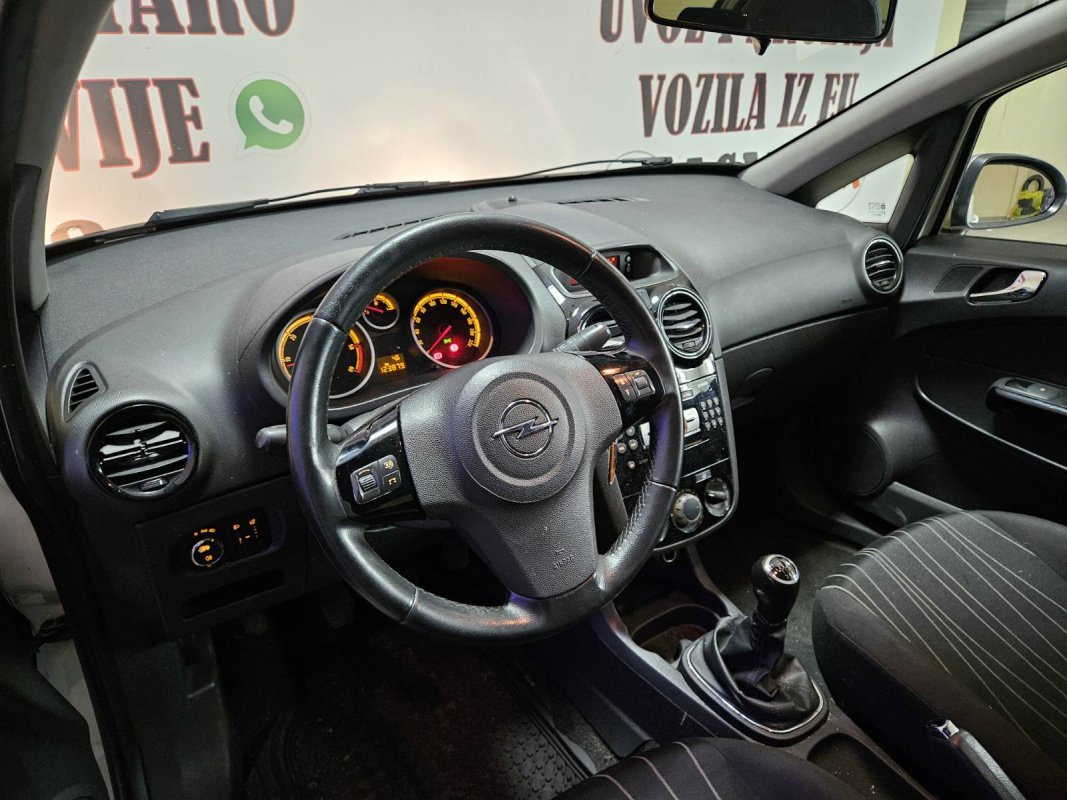 Automobil