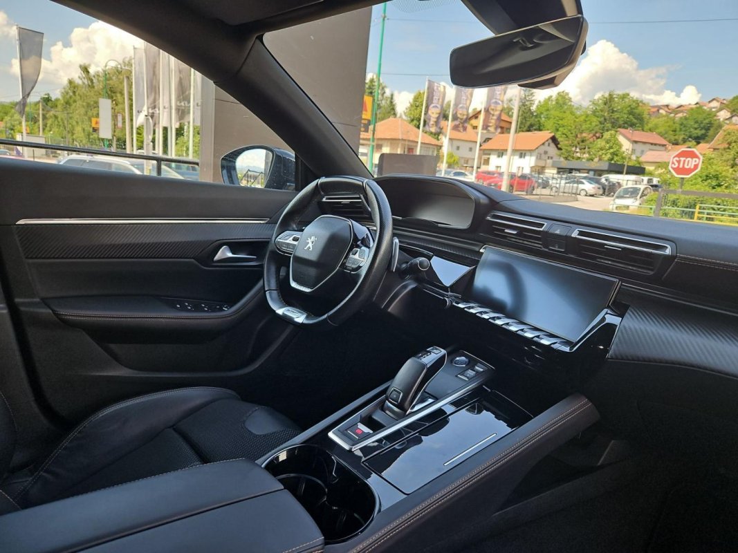 Automobil