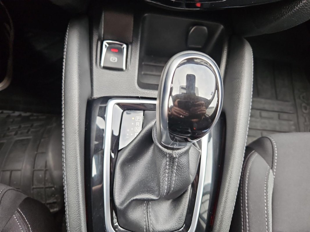 Automobil