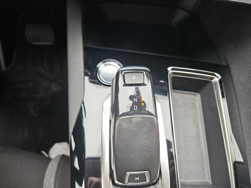 Automobil