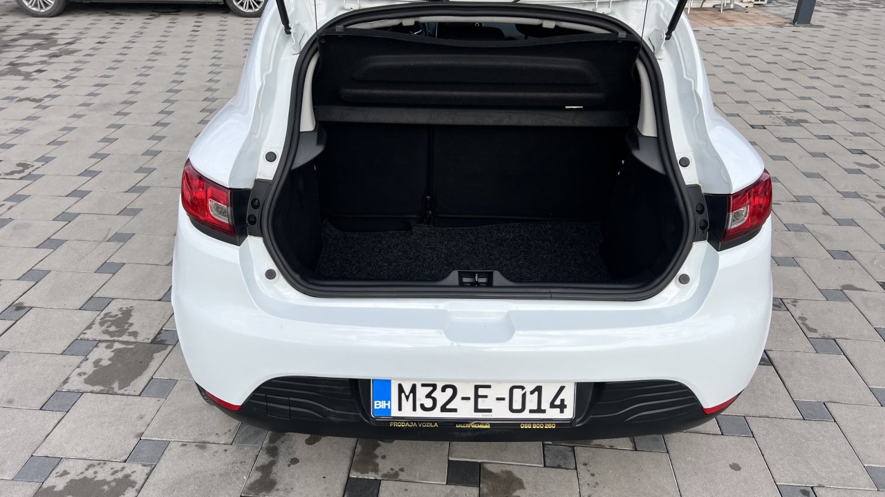 Automobil