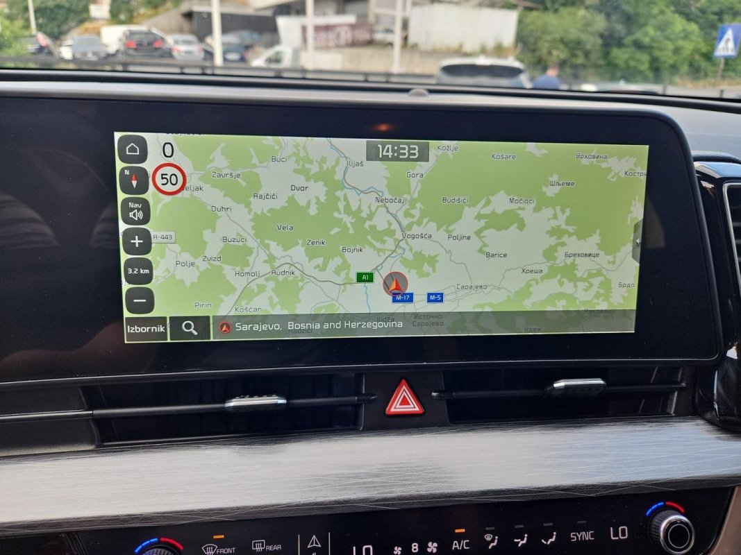 Automobil