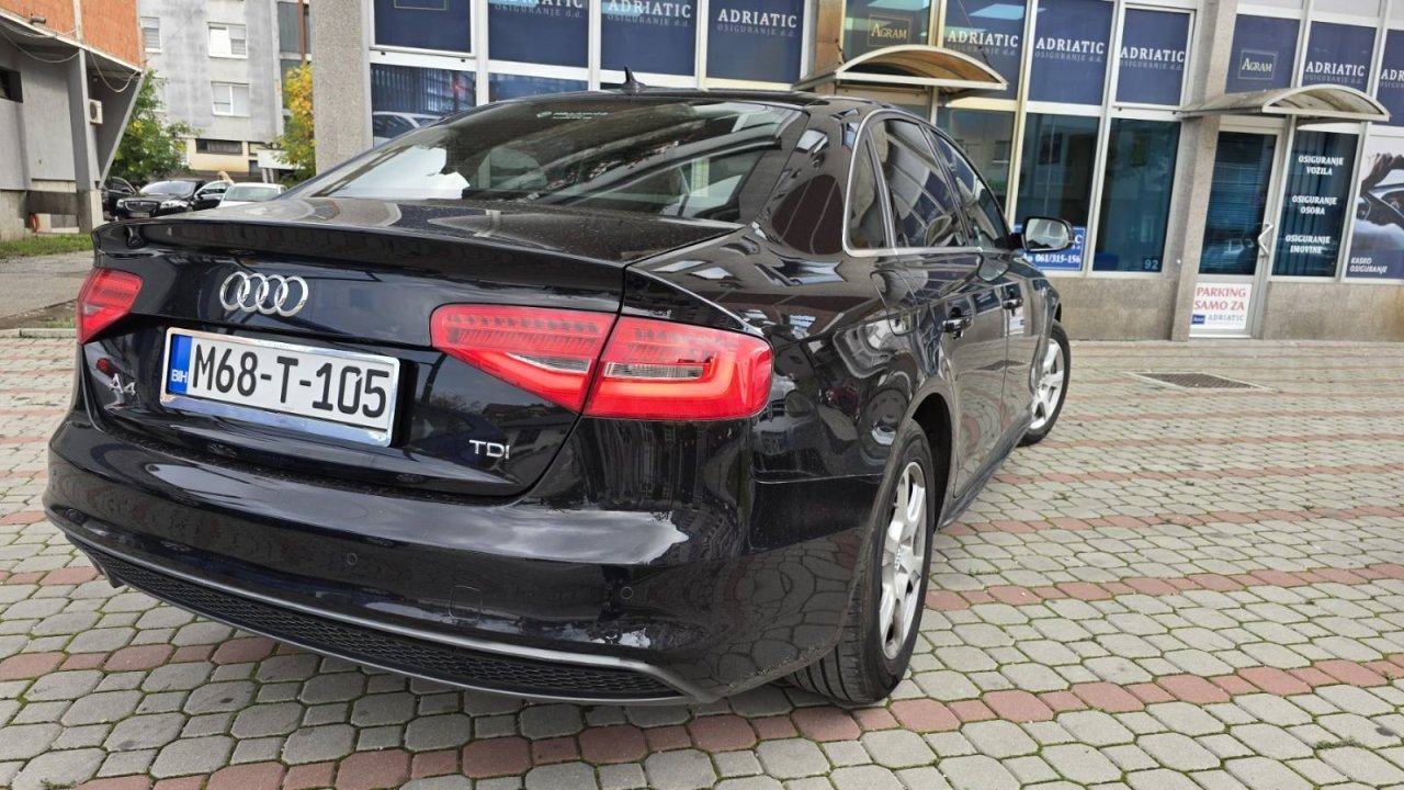 Automobil