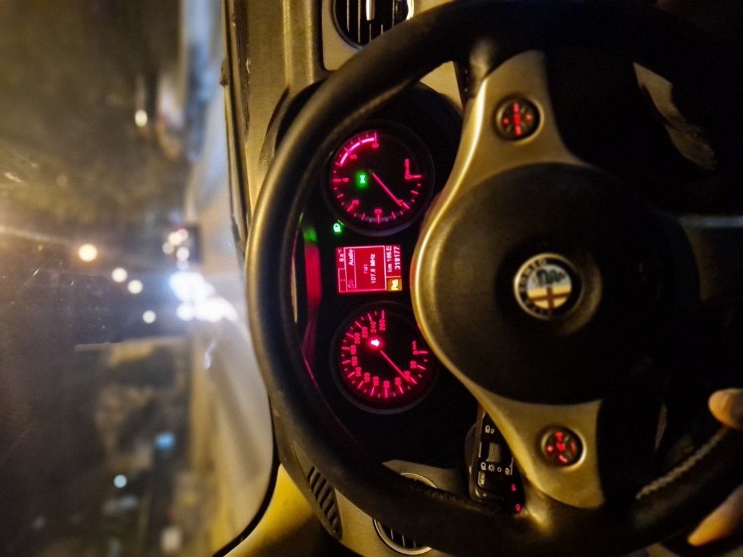 Automobil
