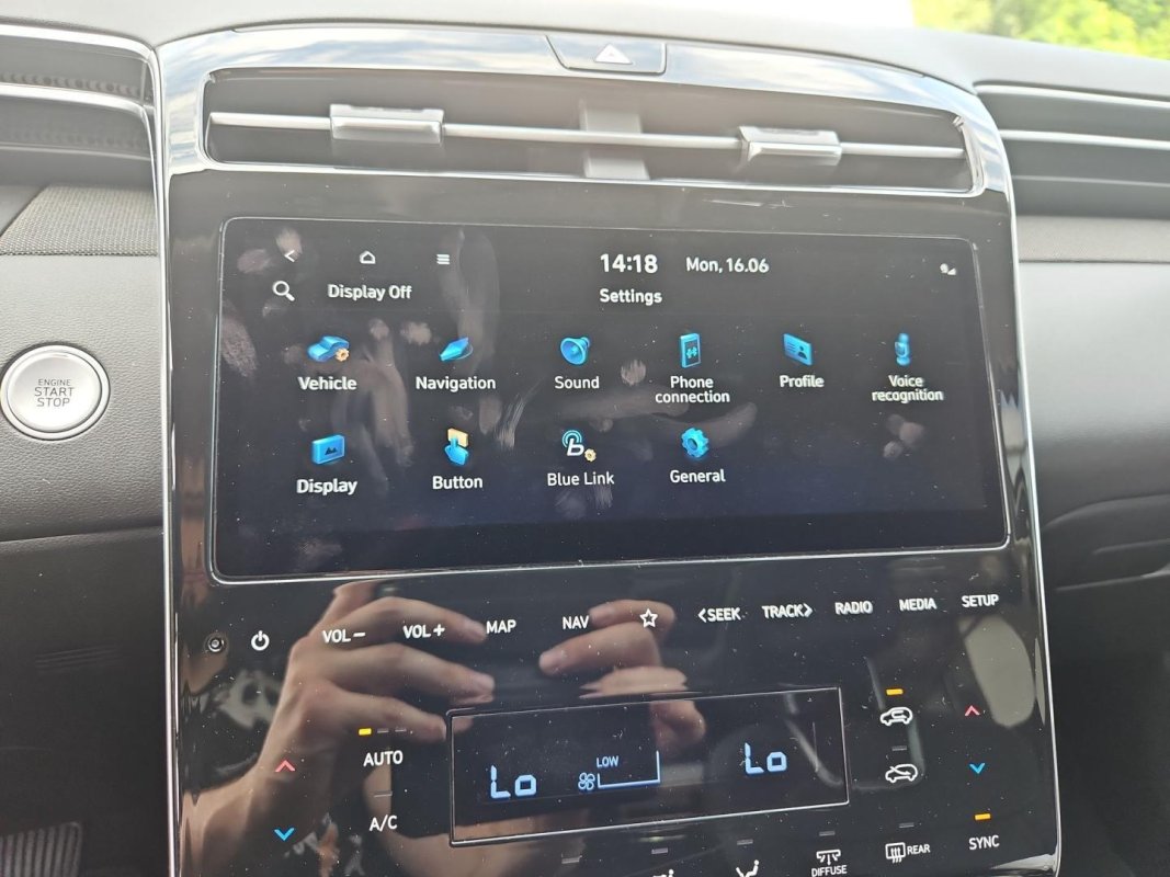 Automobil
