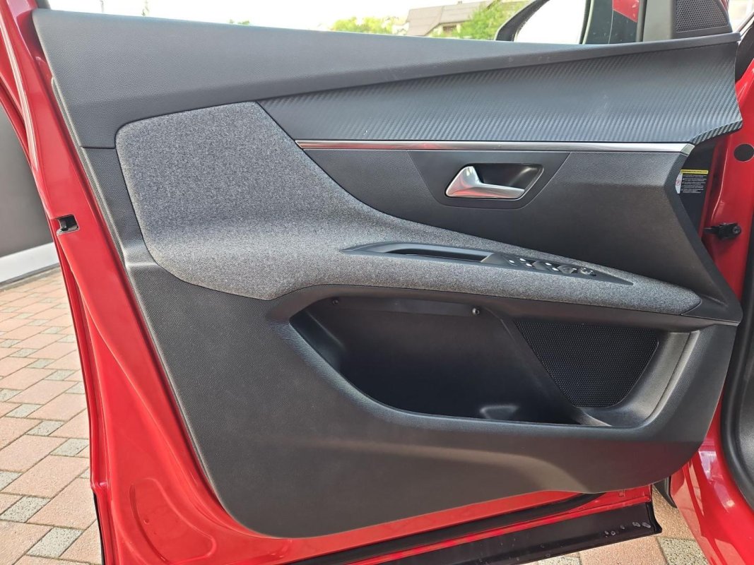 Automobil