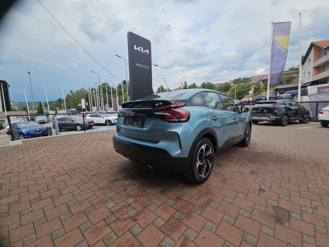 Automobil