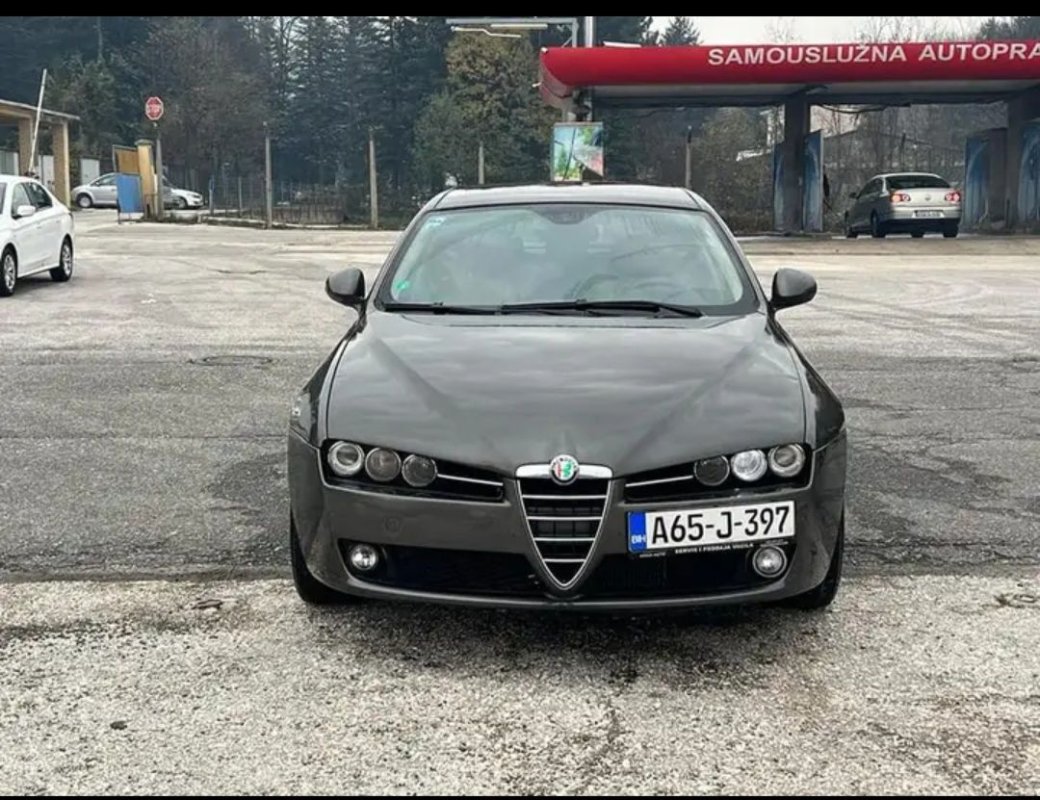 Automobil