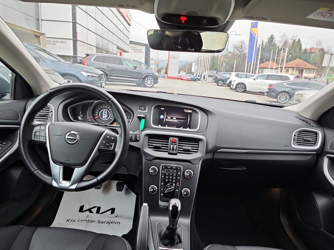 Automobil