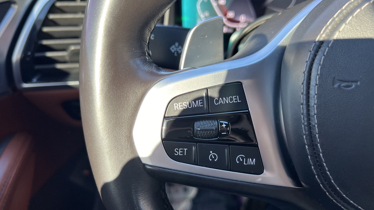 Automobil