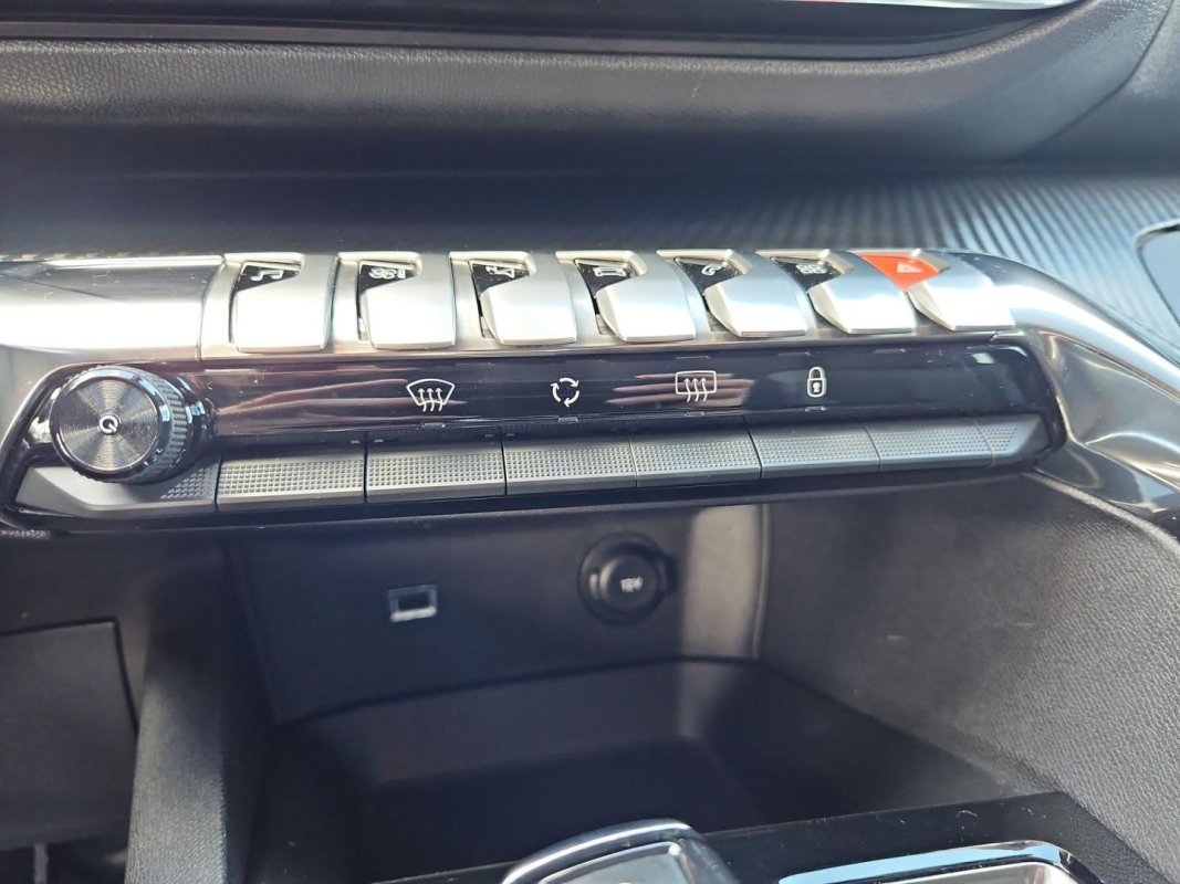 Automobil