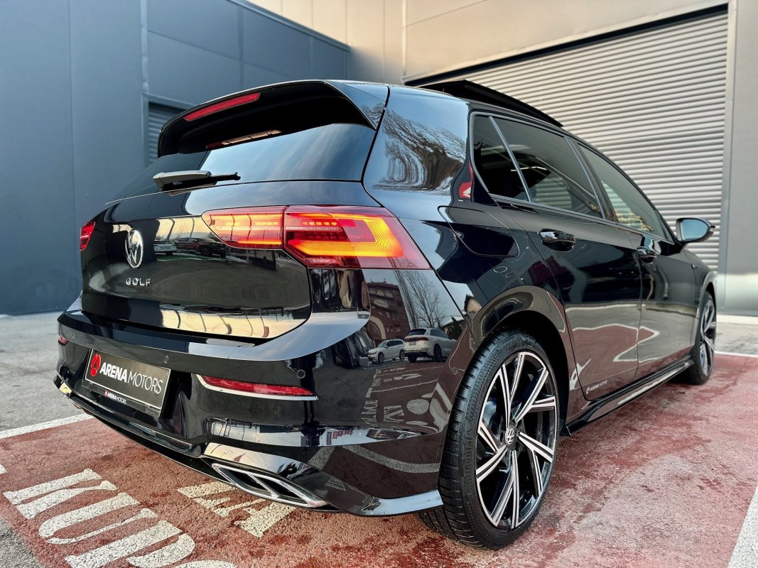 Automobil