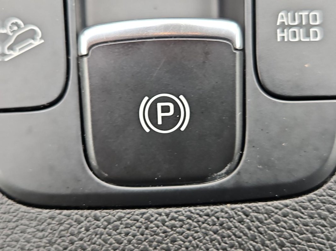 Automobil