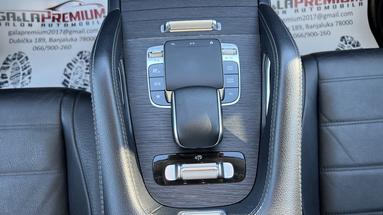 Automobil