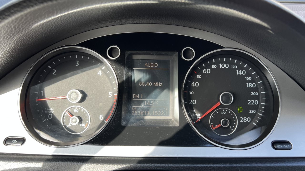 Automobil