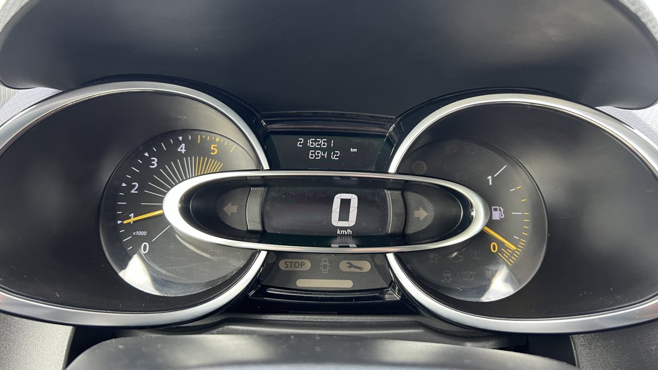 Automobil