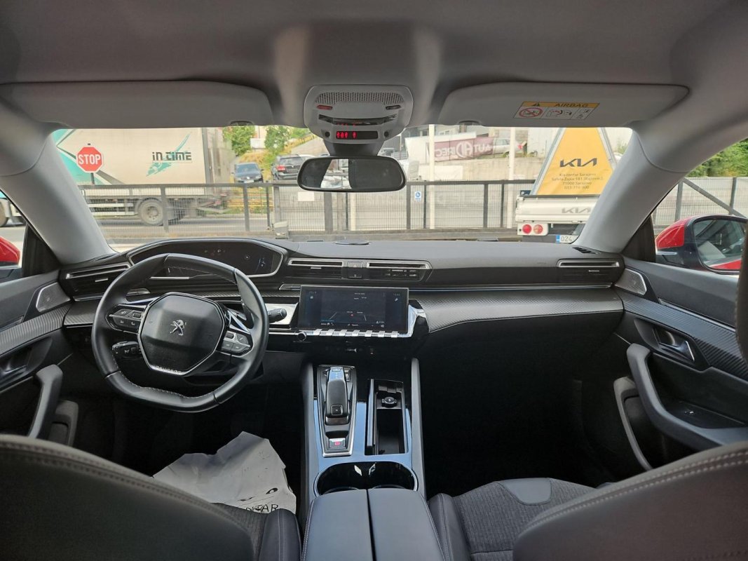 Automobil
