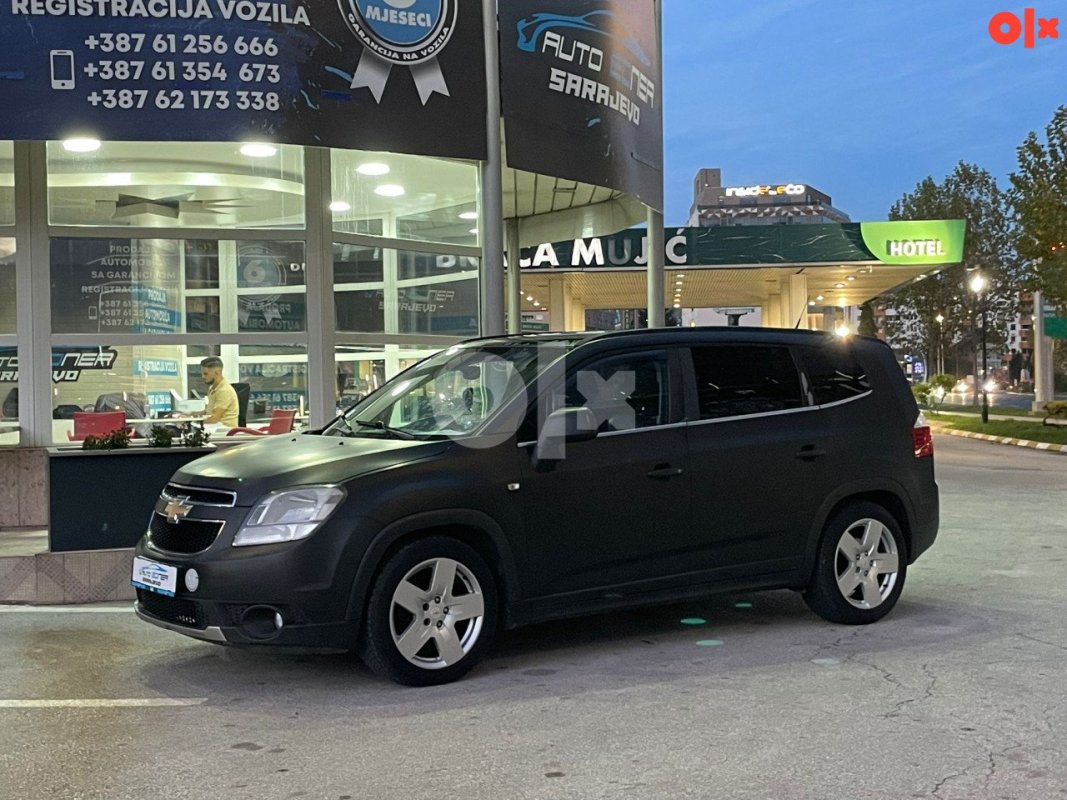 Automobil