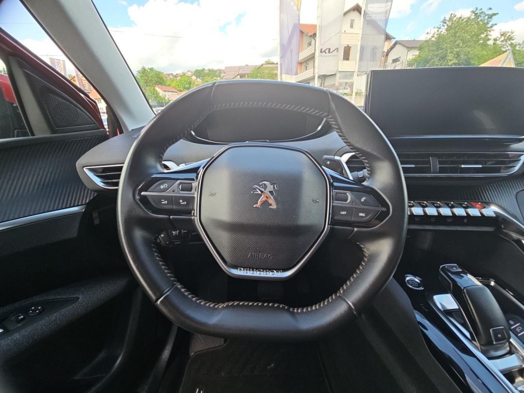 Automobil