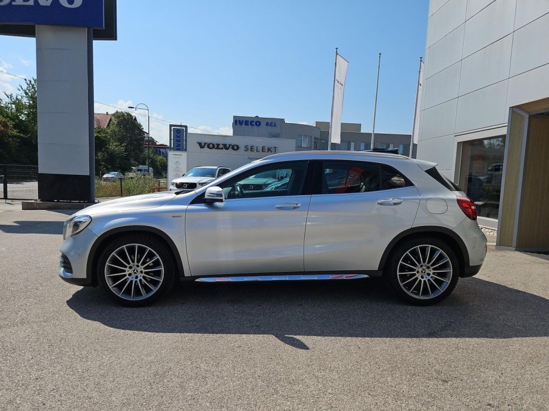 Automobil