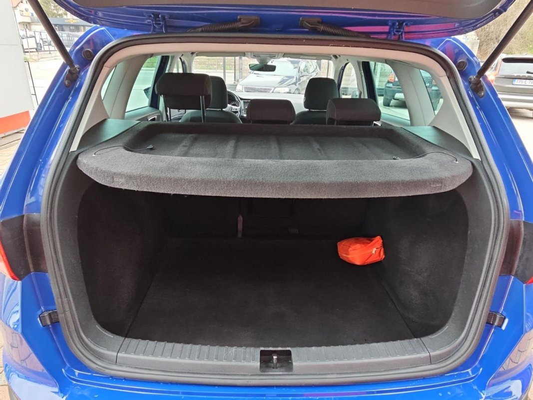Automobil