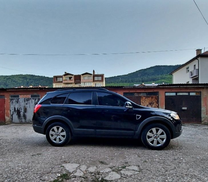 Automobil