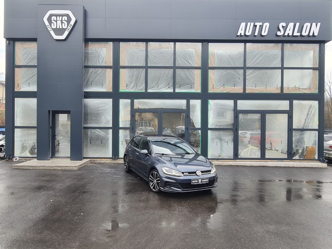 Automobil