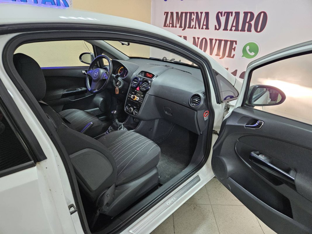Automobil