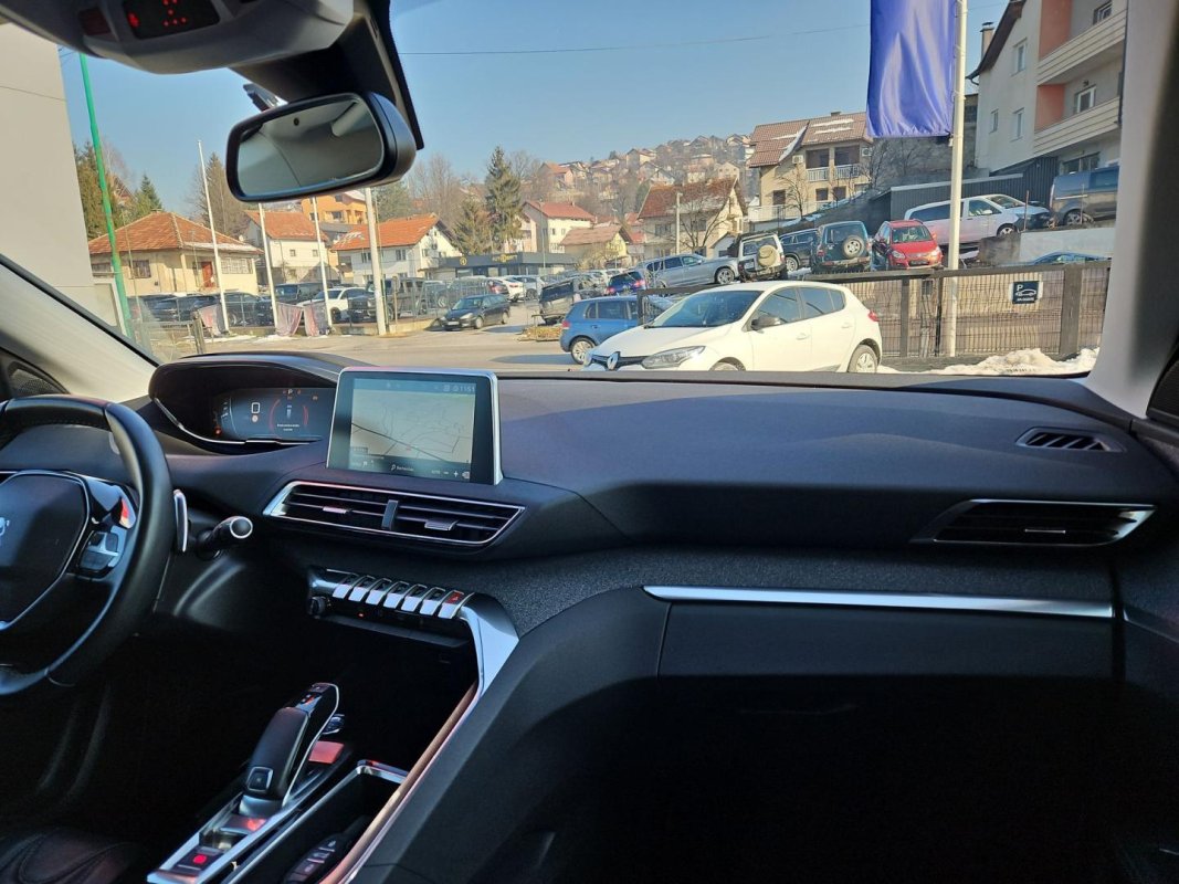 Automobil