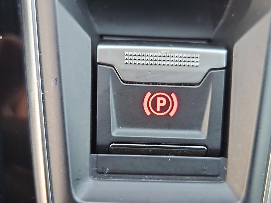 Automobil