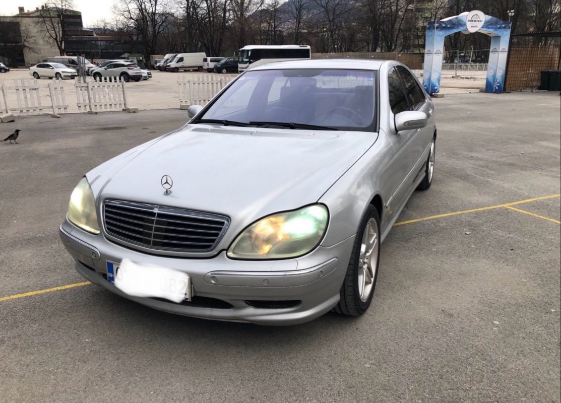 Automobil
