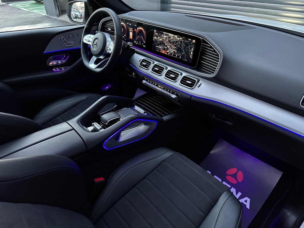 Automobil