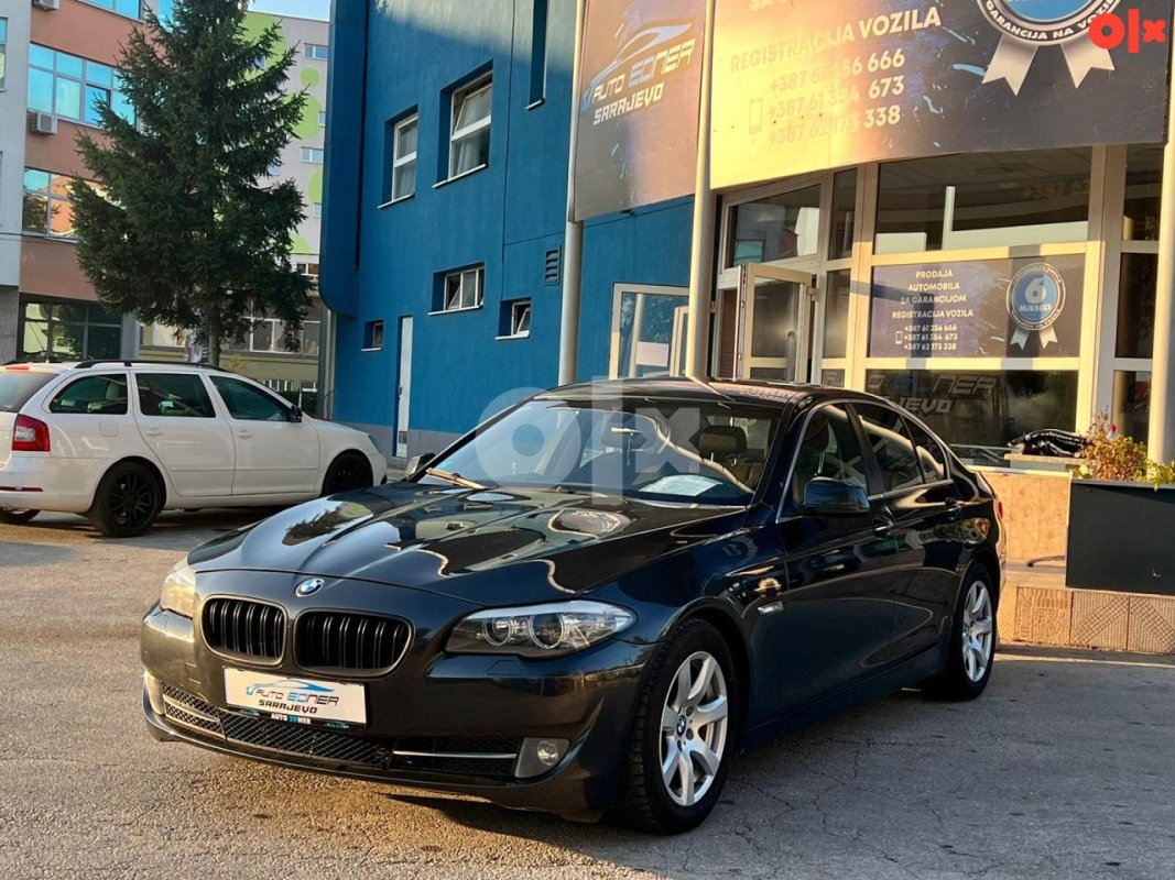 Automobil