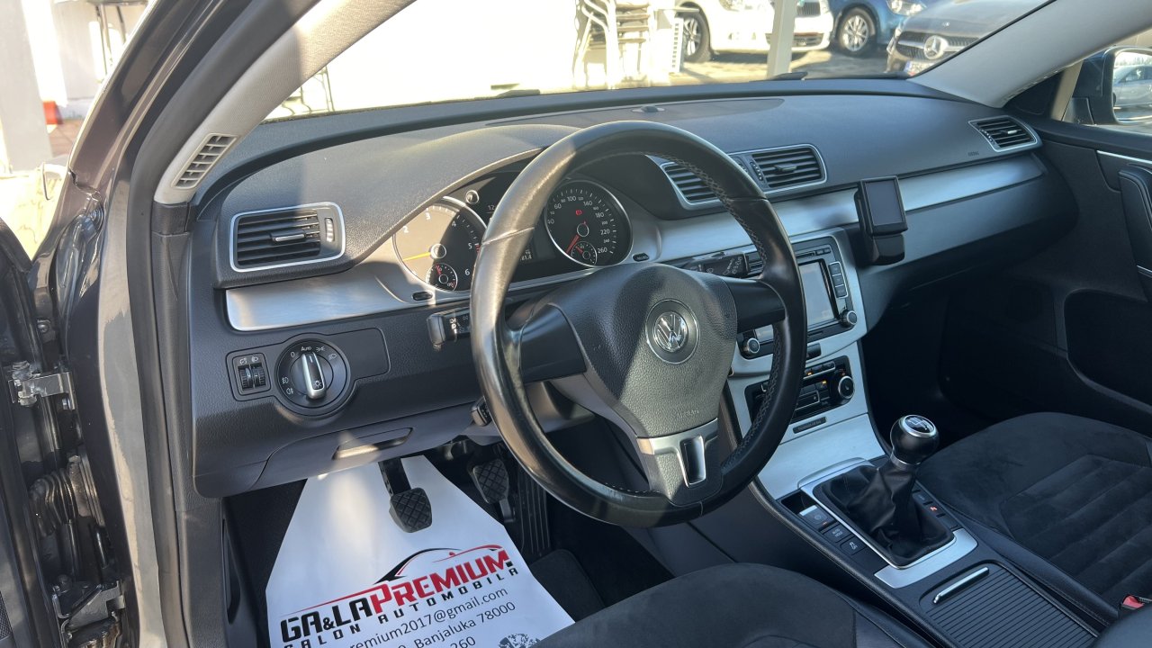Automobil