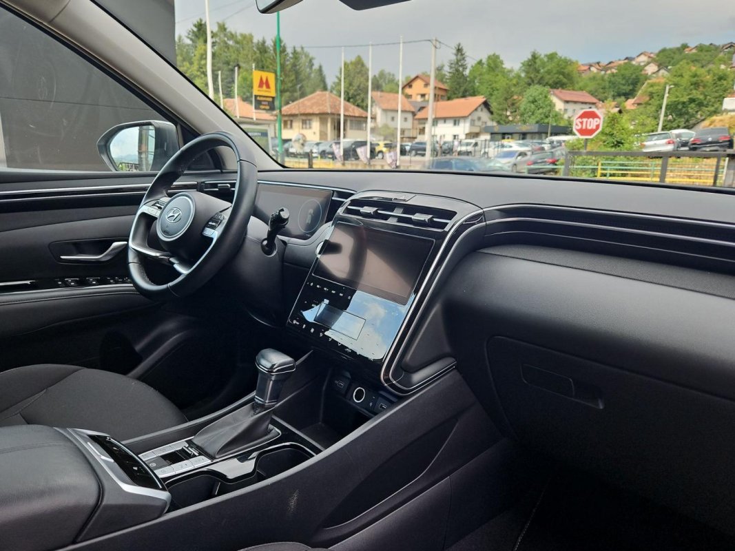 Automobil