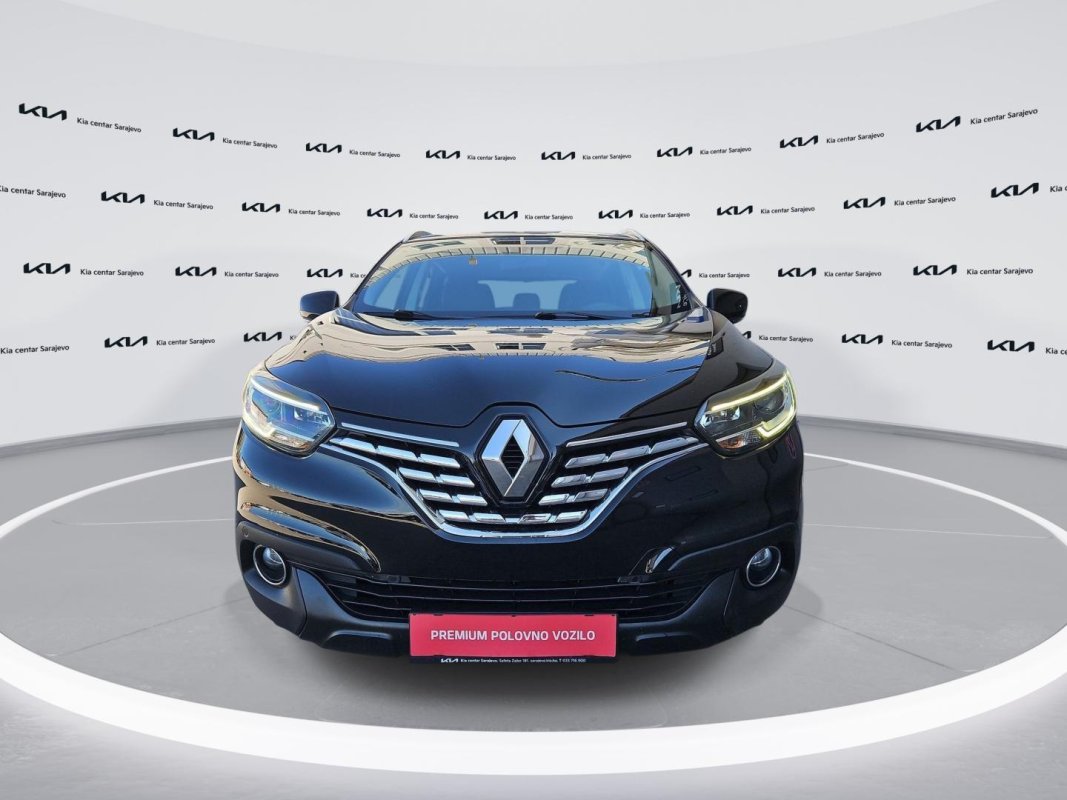 Automobil